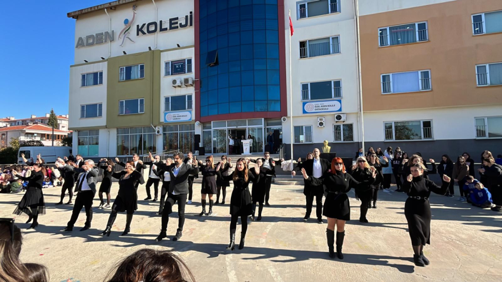 Aden Koleji öğretmenlerinden Zeybek gösterisi